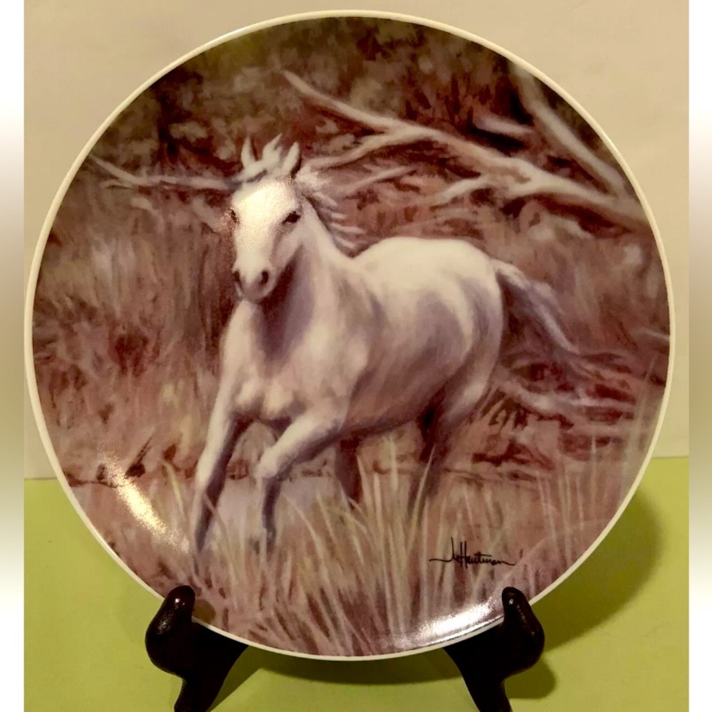 Tone World 2001 Hautman Brothers White Horse Collector Decorative Plate 8 1/2”